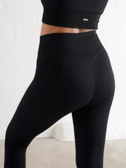 Women Aimn Performance|Tights-Black Ribbed 7/8 Seamless Tights