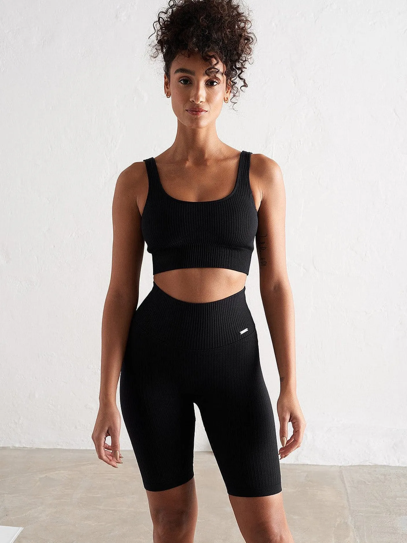 Women Aimn Training|Performance-Black Ribbed Seamless Biker Shorts