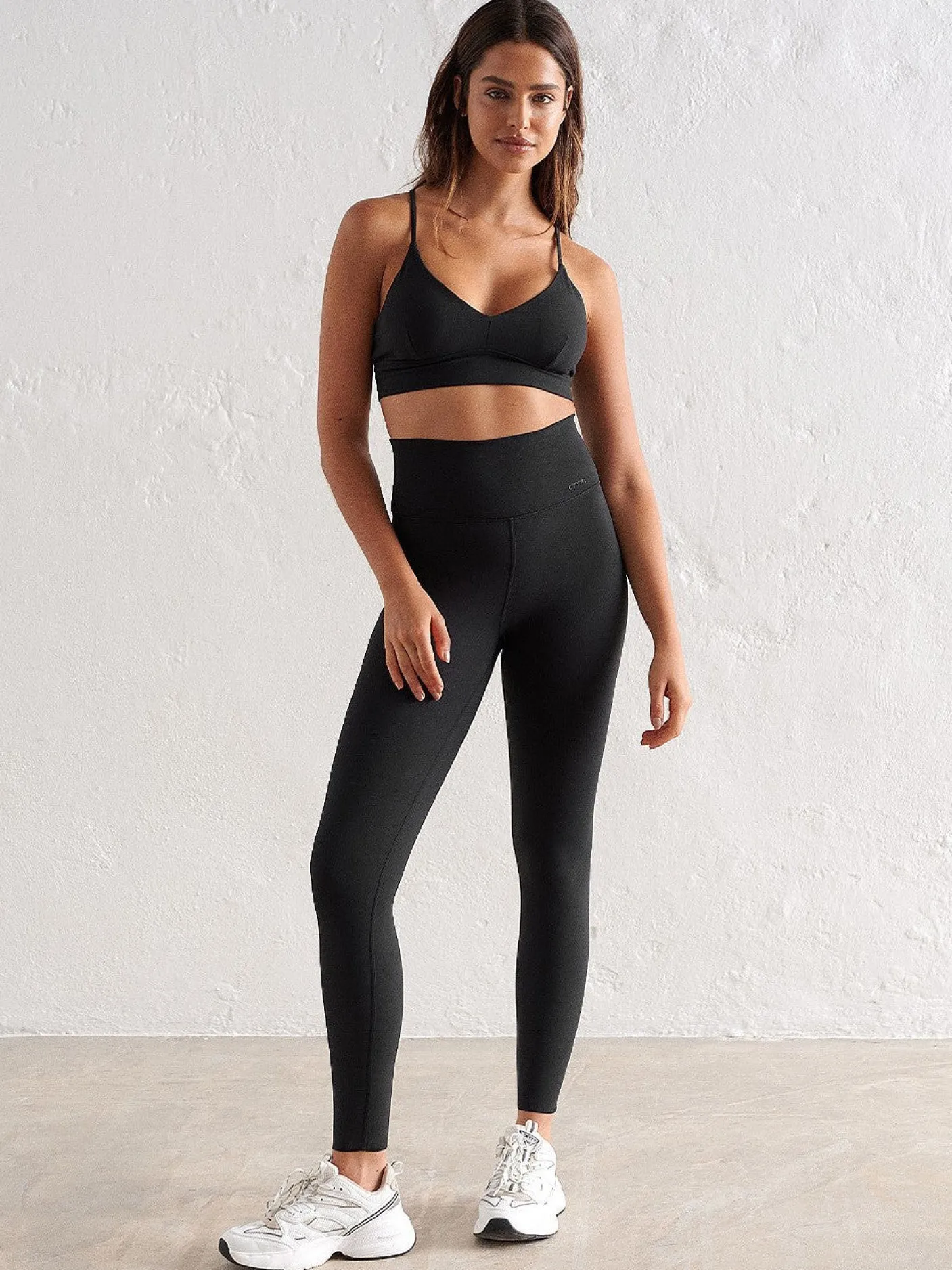 Women Aimn Sports Bras-Black Sense Strap Bra