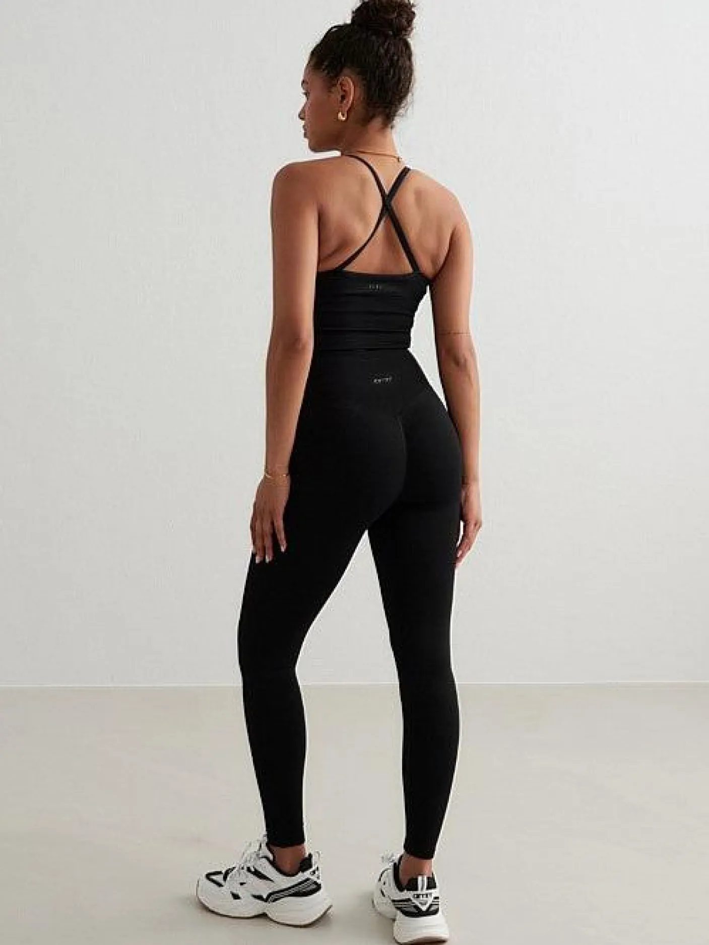 Women Aimn Performance|Sports Bras-Black Shape Seamless Cross Back Bralette