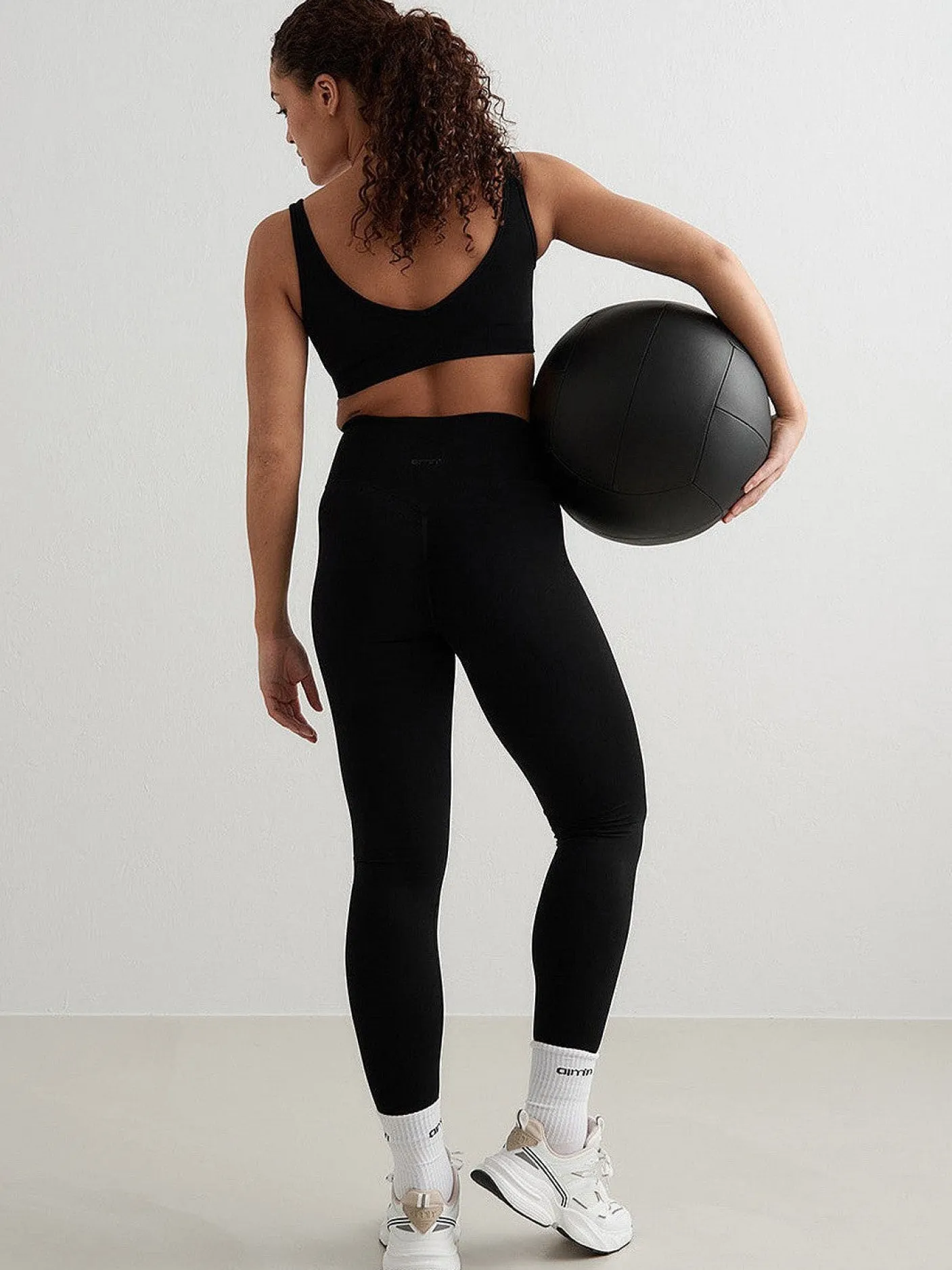 Women Aimn Training|Performance-Black Shape Seamless Tights