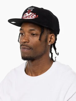 Mitchell & Ness Caps & Hats-Chicago Bulls Centre Circle Origin Snapback