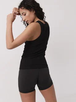 Women Taylor Sport Performance-Movement Tank in Black